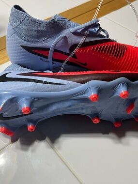 Nike PhantomVNM Elite FG Soccer Cleats - Light Blue & Bright Red
6.5 and 9